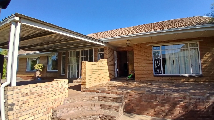 4 Bedroom Property for Sale in Pellissier Free State